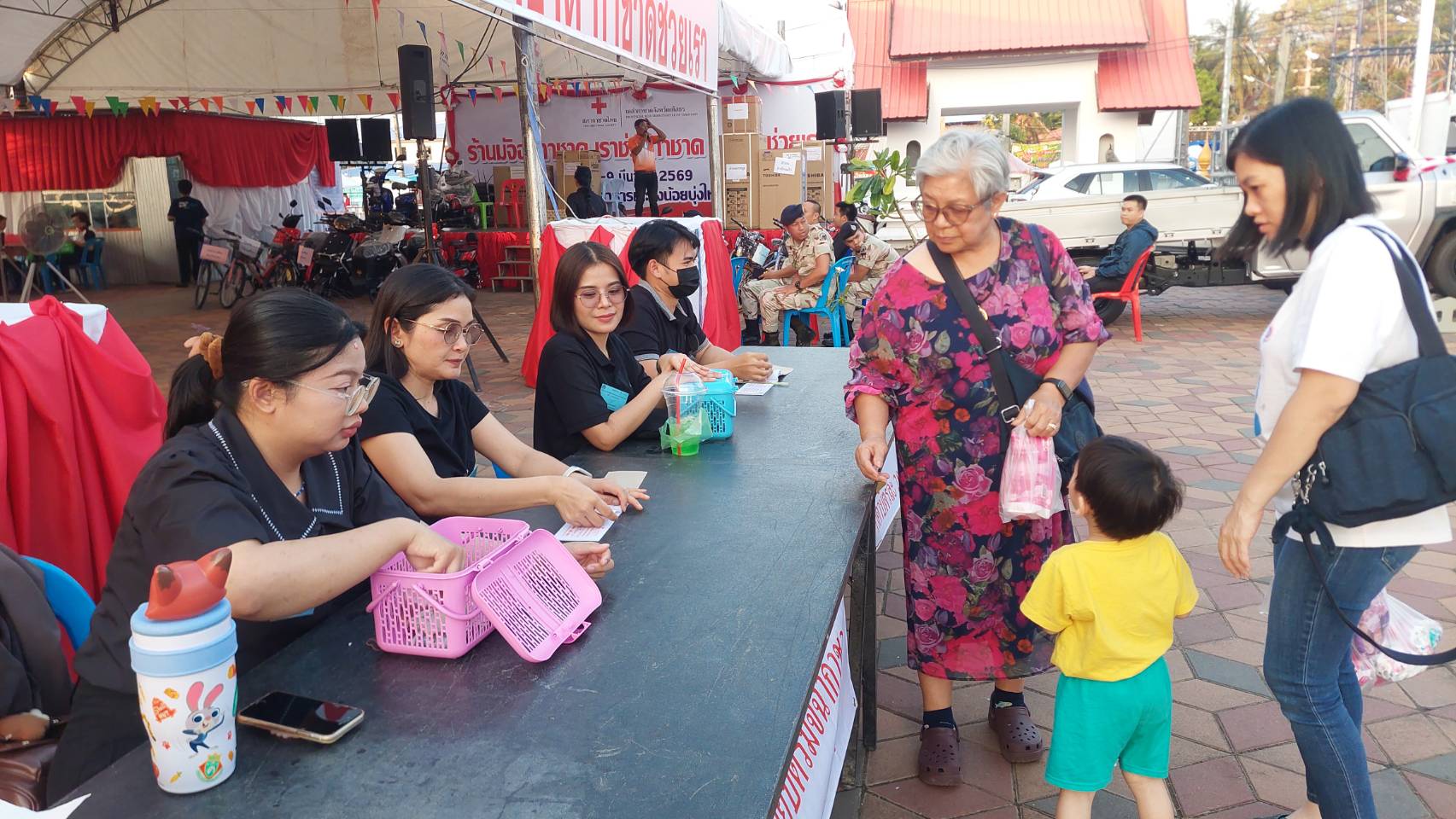 title - ส.ป.ก.ยโสธร ร่วมเป็นสักขีพยานในการมอบรางวัลและร่วมจำหน่ายบัตรกาชาดในงานสถาปนาจังหวัดยโสธร ประจำปี 2569